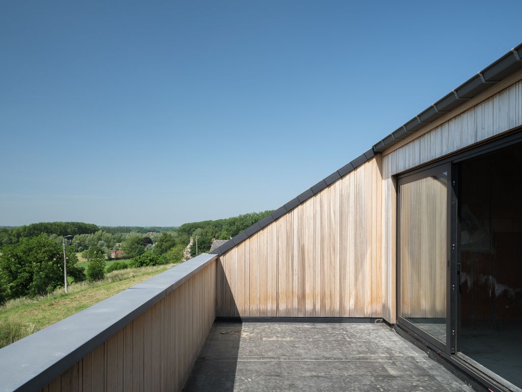Architecturale casco-nieuwbouw bestaande uit een uitzonderlijke stapelwoning met onderliggende garage en adembenemende zichten over de Scheldevallei. foto 3