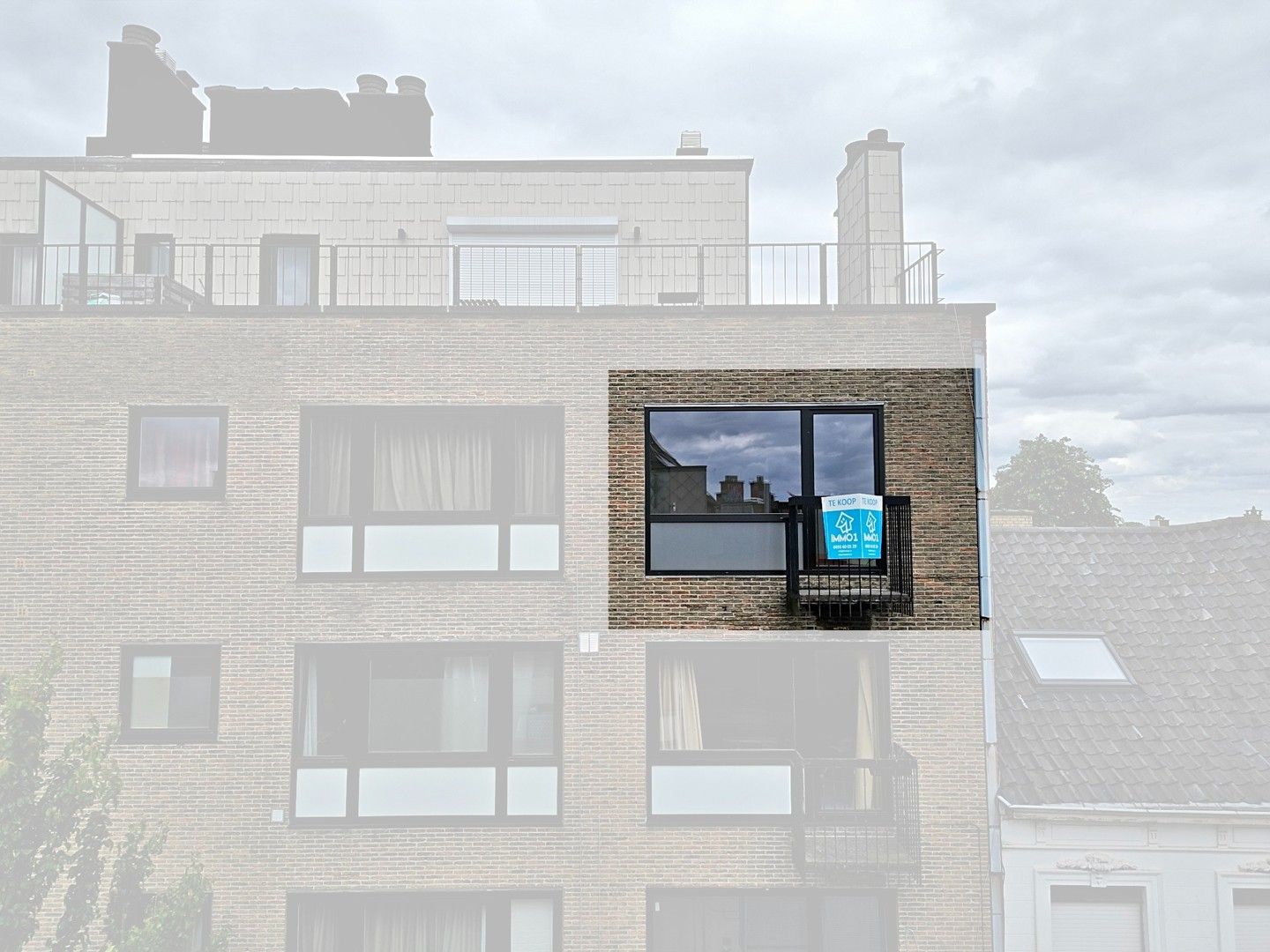 Roeselare - Vernieuwd appartement met 2 slpks op toplocatie! foto 8