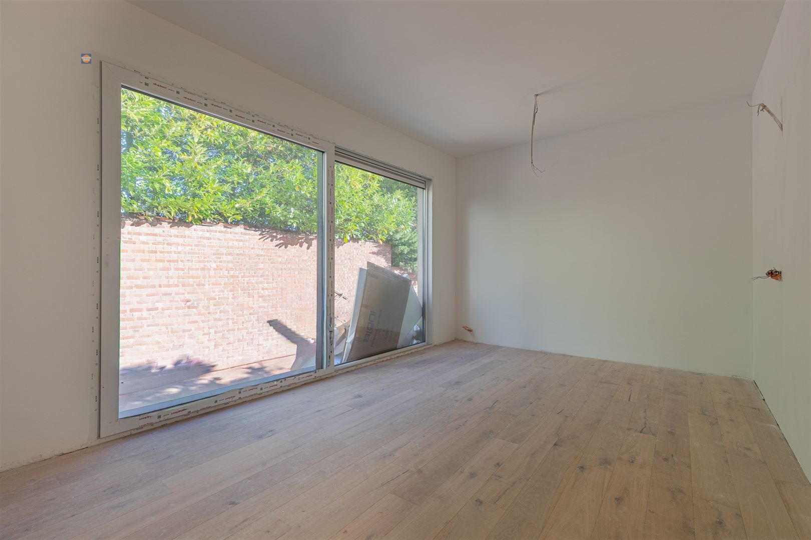 Modern gelijkvloersappartement met terras en tuin foto 9