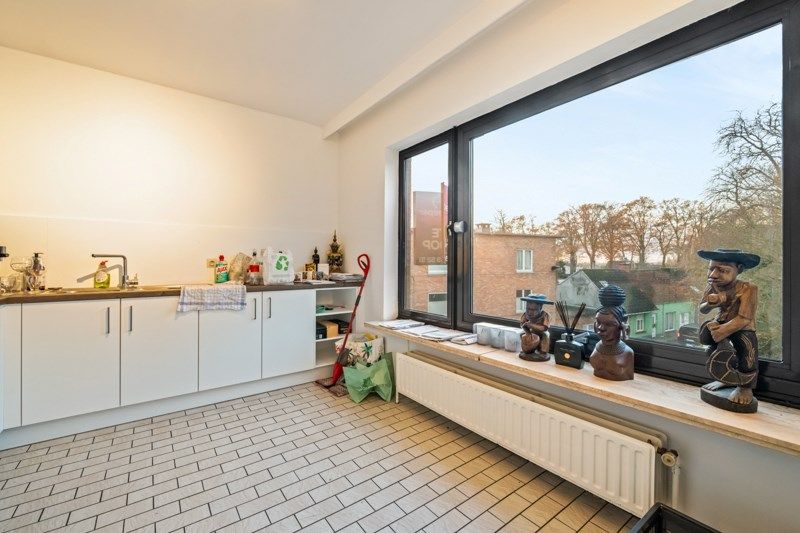 Ruim appartement op uitstekende ligging met 3 slaapkamers foto 6