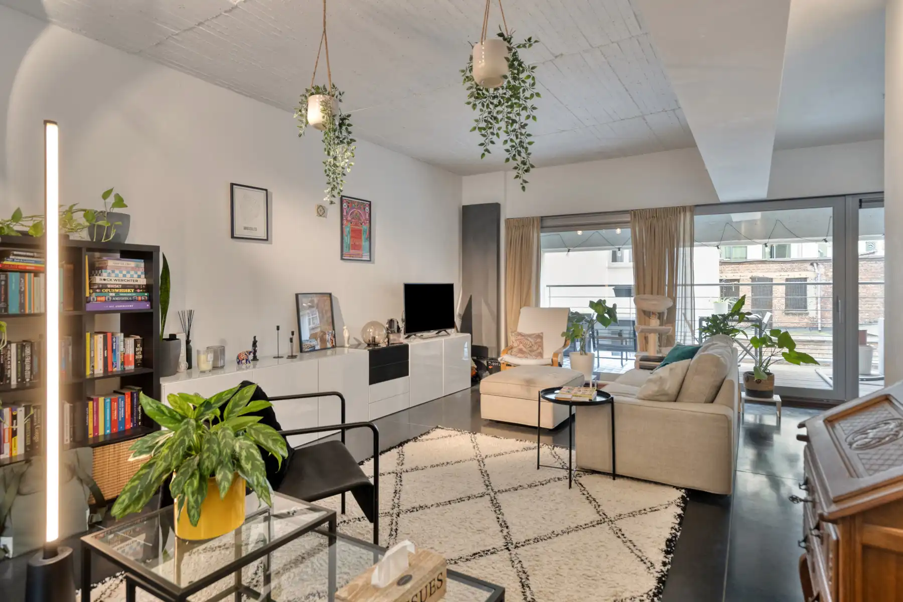 Instapklaar Loftappartement met ruim terras foto {{pictureIndex}}