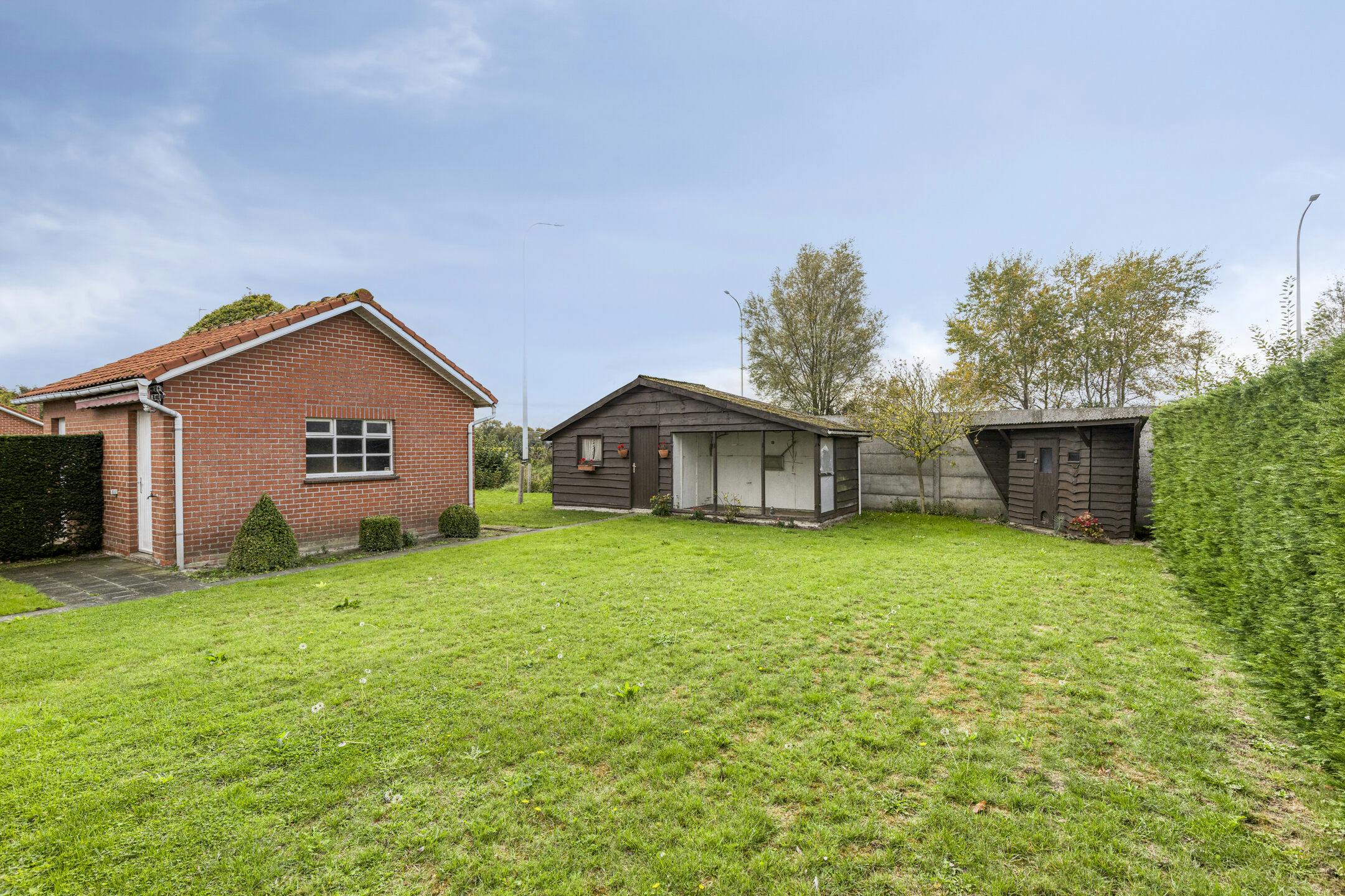 Woning met 4 slaapkamers, tuin en garage te Veurne op 521m². foto 8