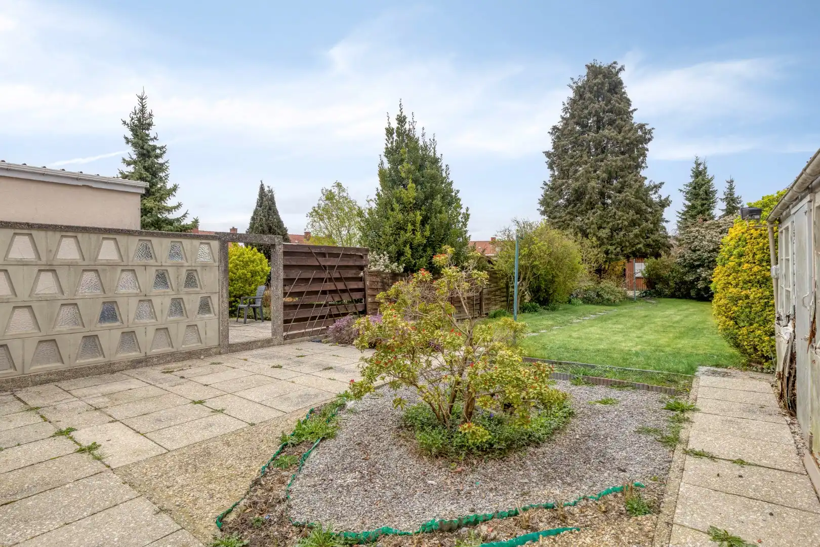 Te renoveren woning met 4 slaapkamers, garage en tuin op rustige ligging! foto 21