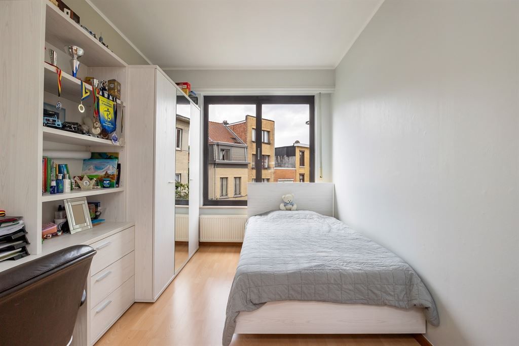 277m² aan woonoppervlakte + tuin, terras en garage foto 17