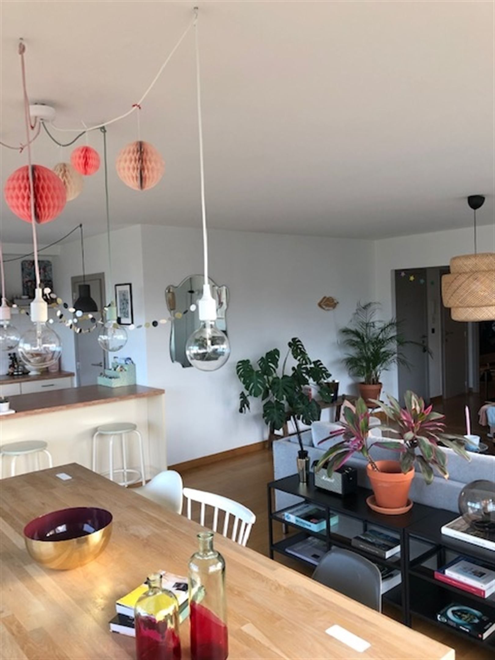 Licht hoekappartement met 2 slaapkamers, terras en parking foto 5