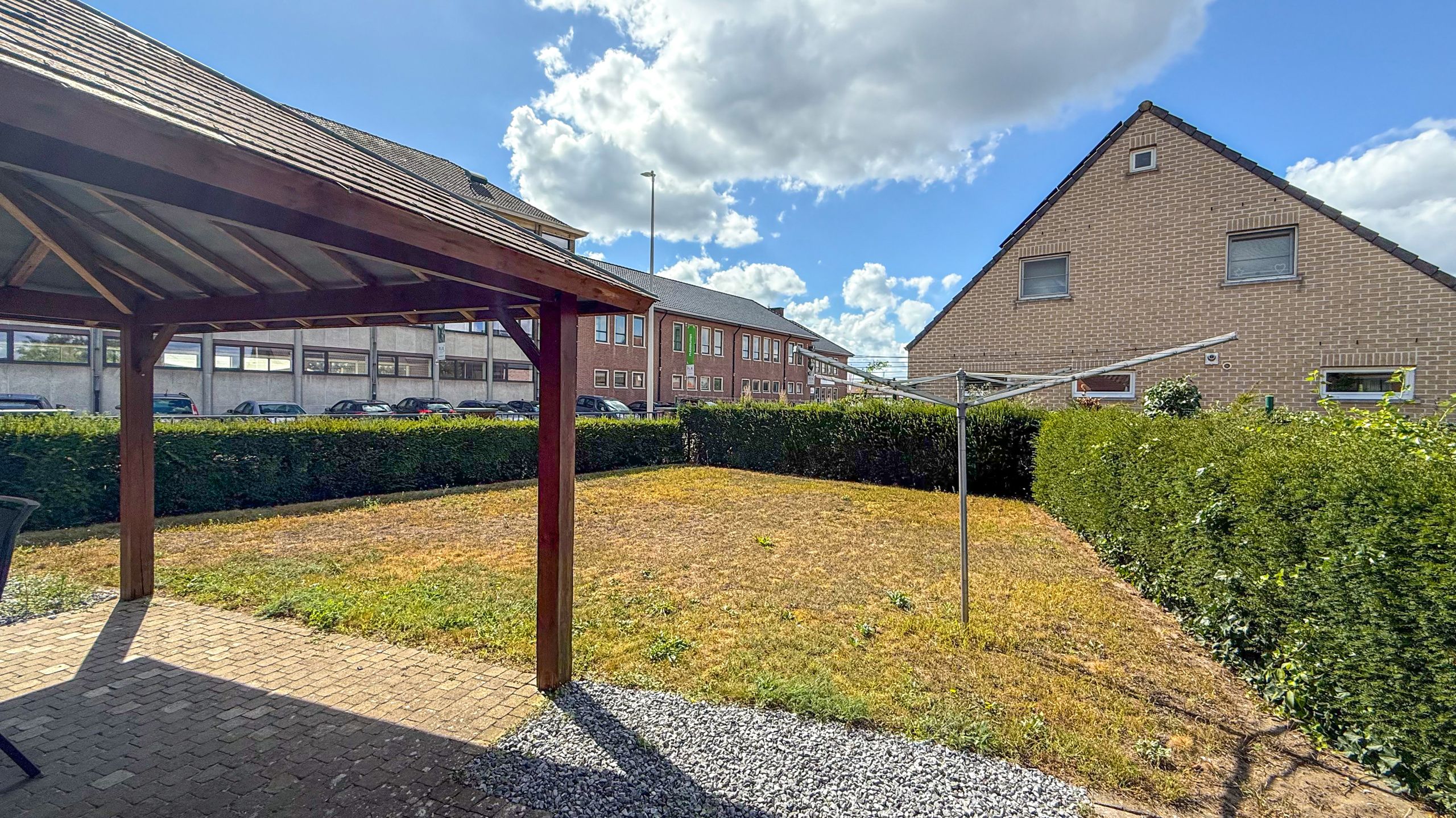 Ruime gezinswoning met 4 slpk, zonnepanelen en grote tuin! foto 50