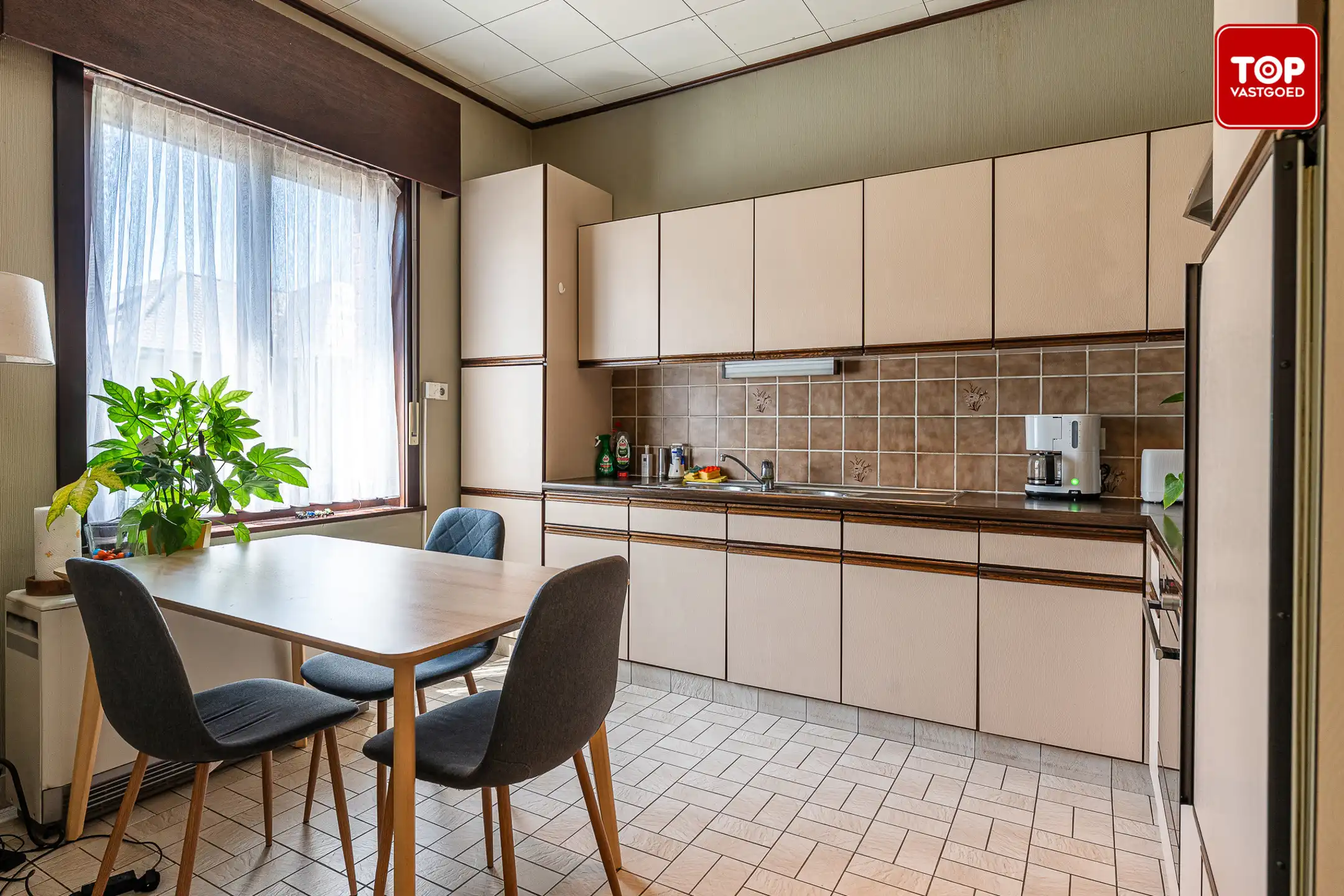 Uitzonderlijk gelegen perceel met totaal te renoveren of herop te bouwen woning.  foto 9