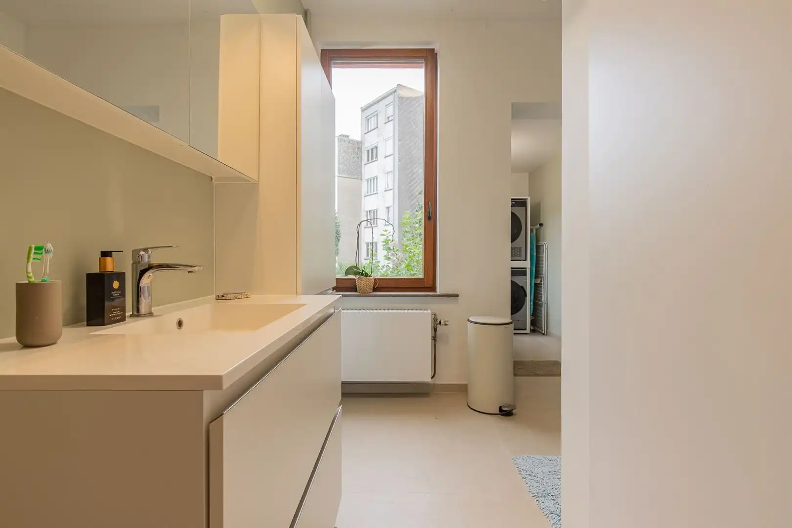 Karaktervol herenhuis met 4 slaapkamers, 2 badkamers en tuin op topligging in Jette foto 15