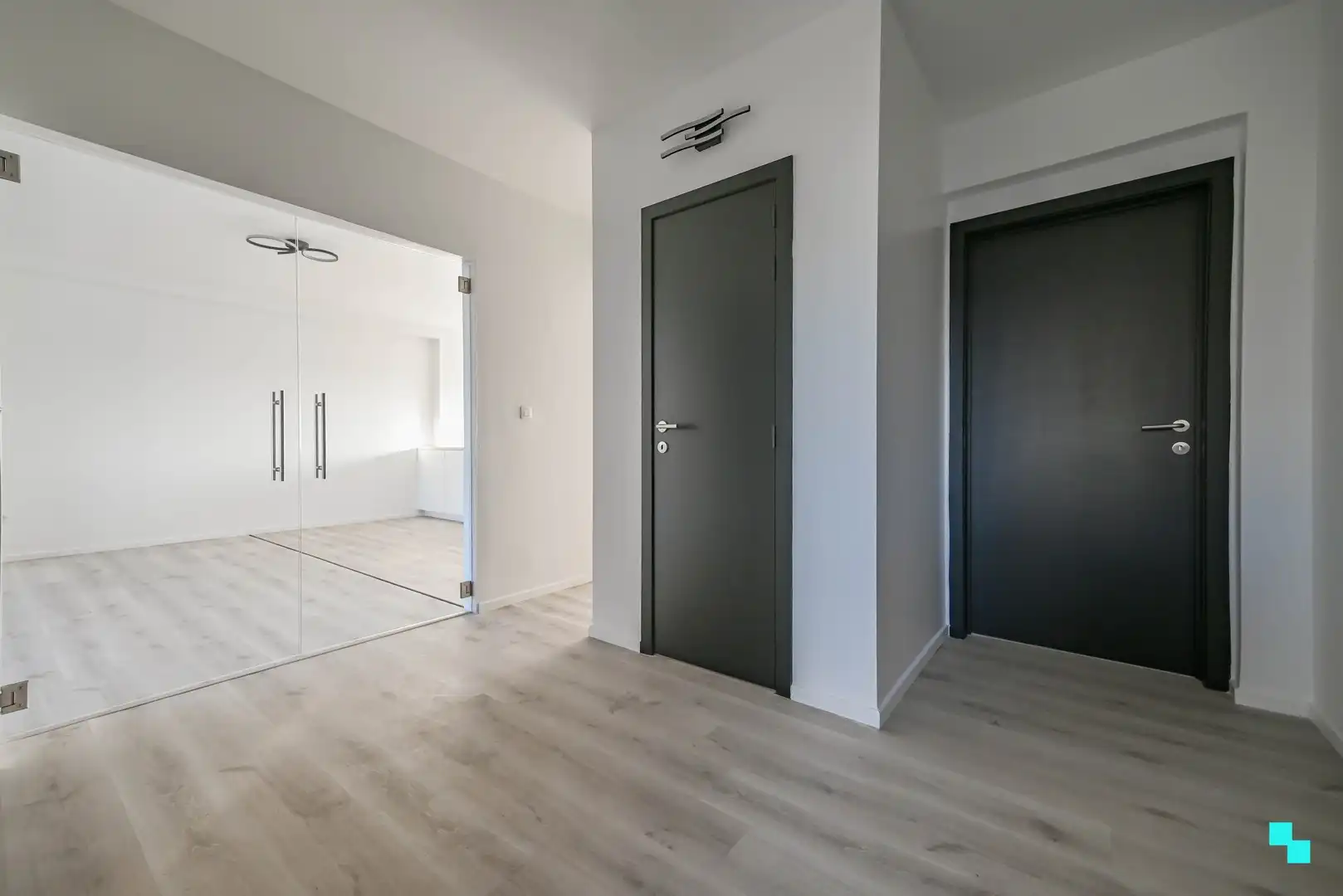 Gerenoveerd appartement met twee slaapkamers in centrum Tielt foto 10