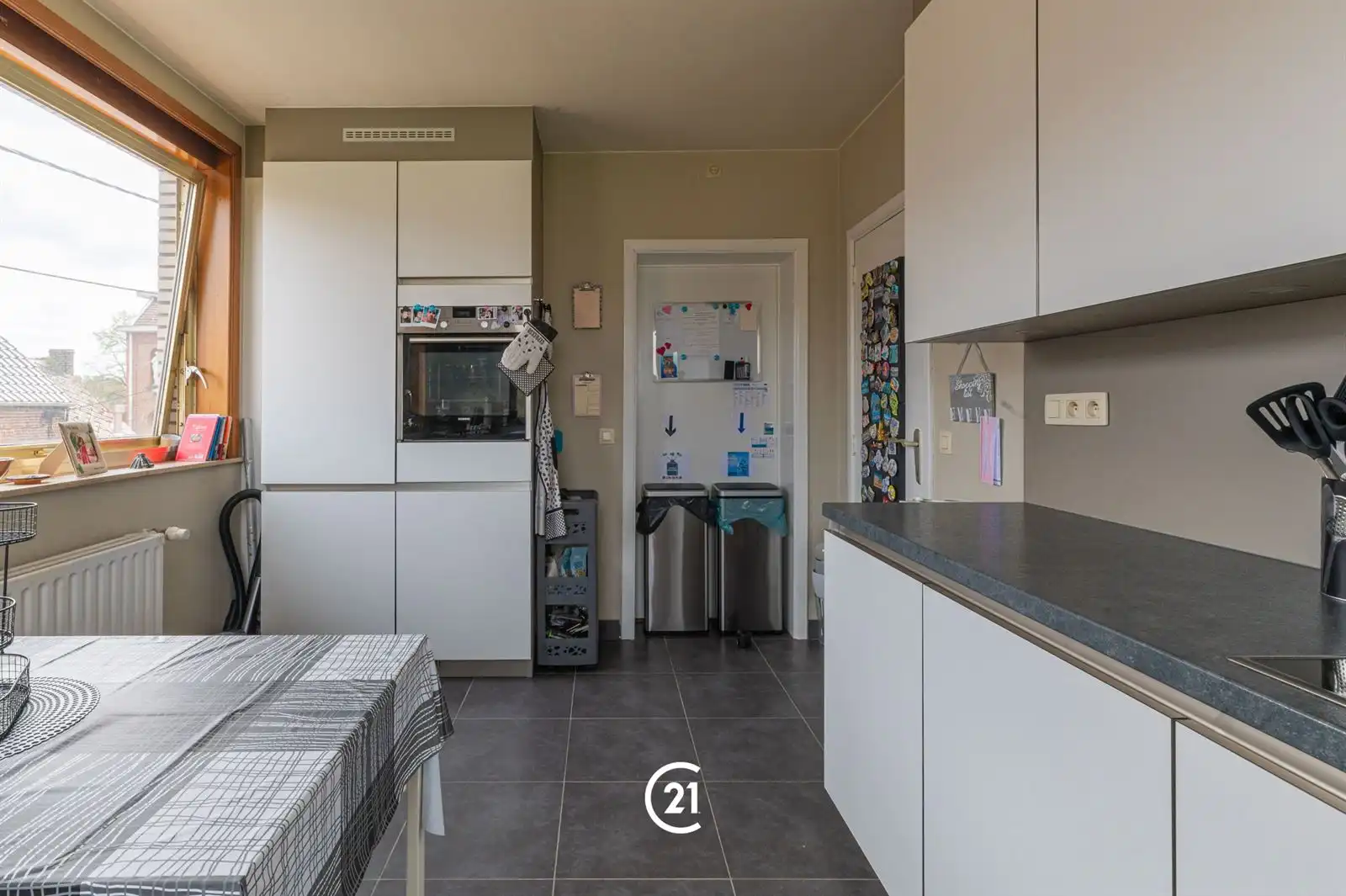 Ruim 2-slaapkamerappartement op een rustige ligging! foto 5