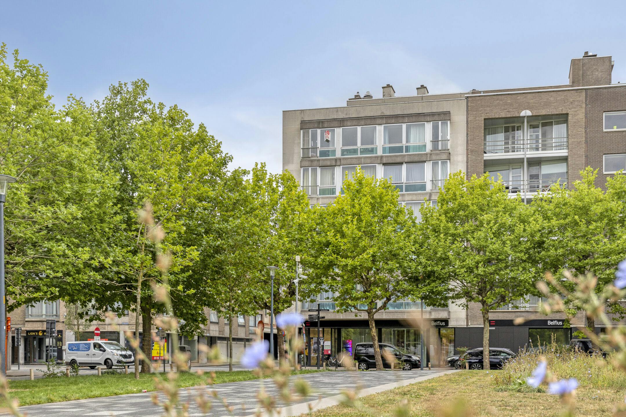 Energiezuinig appartement met 3 slaapkamers met uitzicht op het Sint-Amandsplein foto {{pictureIndex}}