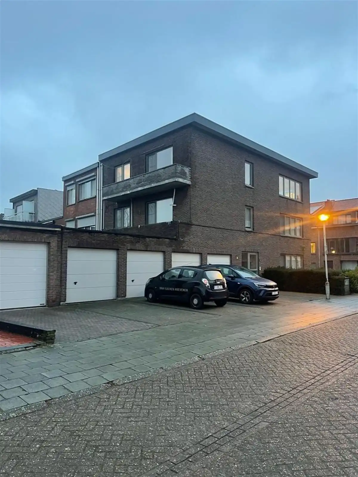 Garagebox foto {{pictureIndex}}