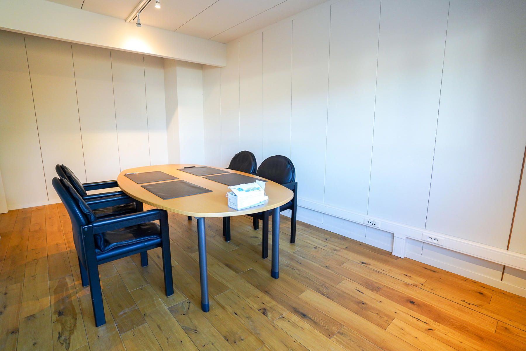 Rustige en betaalbare kantoorruimte met A-label, groot terras en 4 parkeerplaatsen foto 14