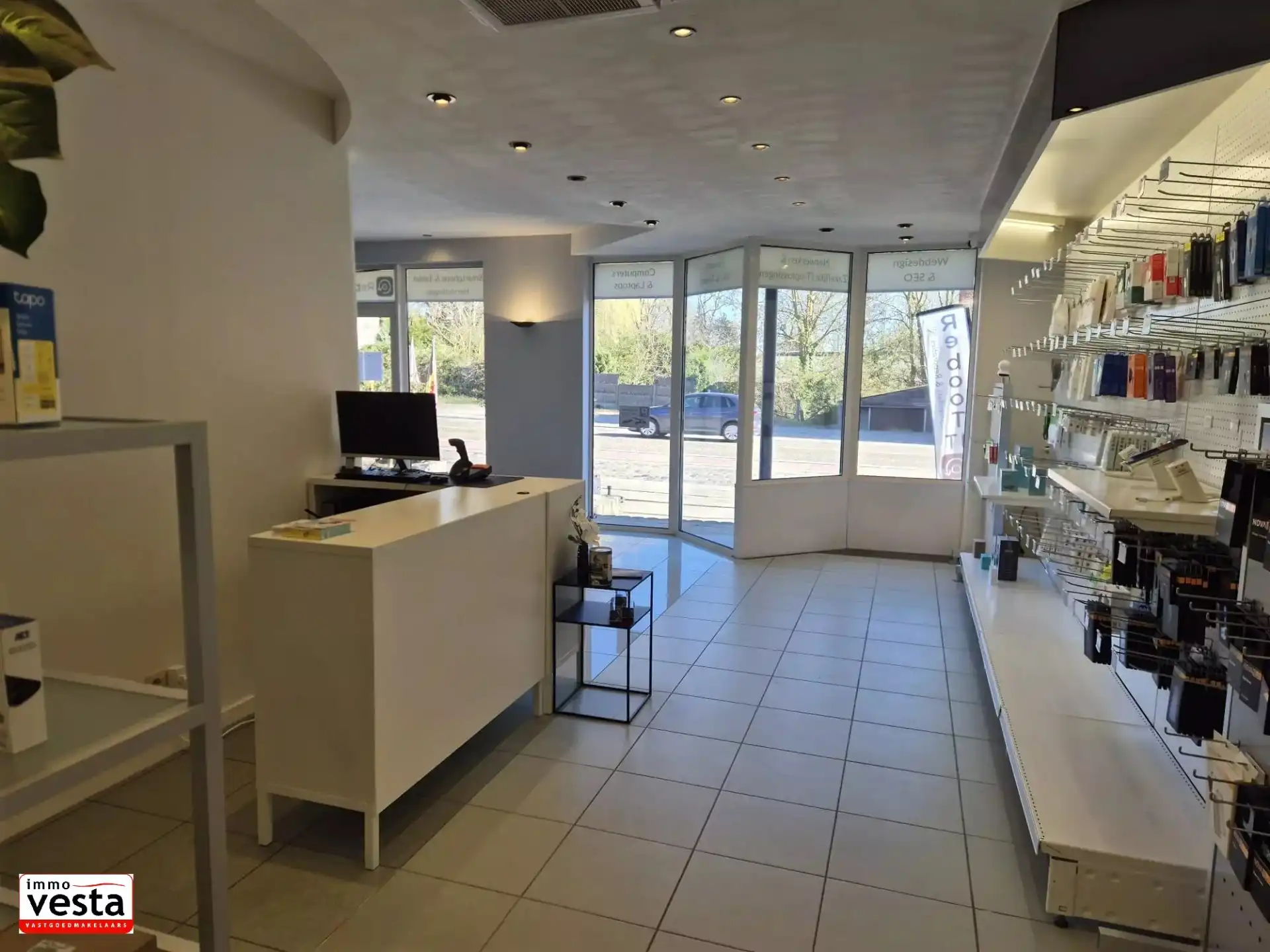 Degelijk handelspand op een goede ligging foto 4