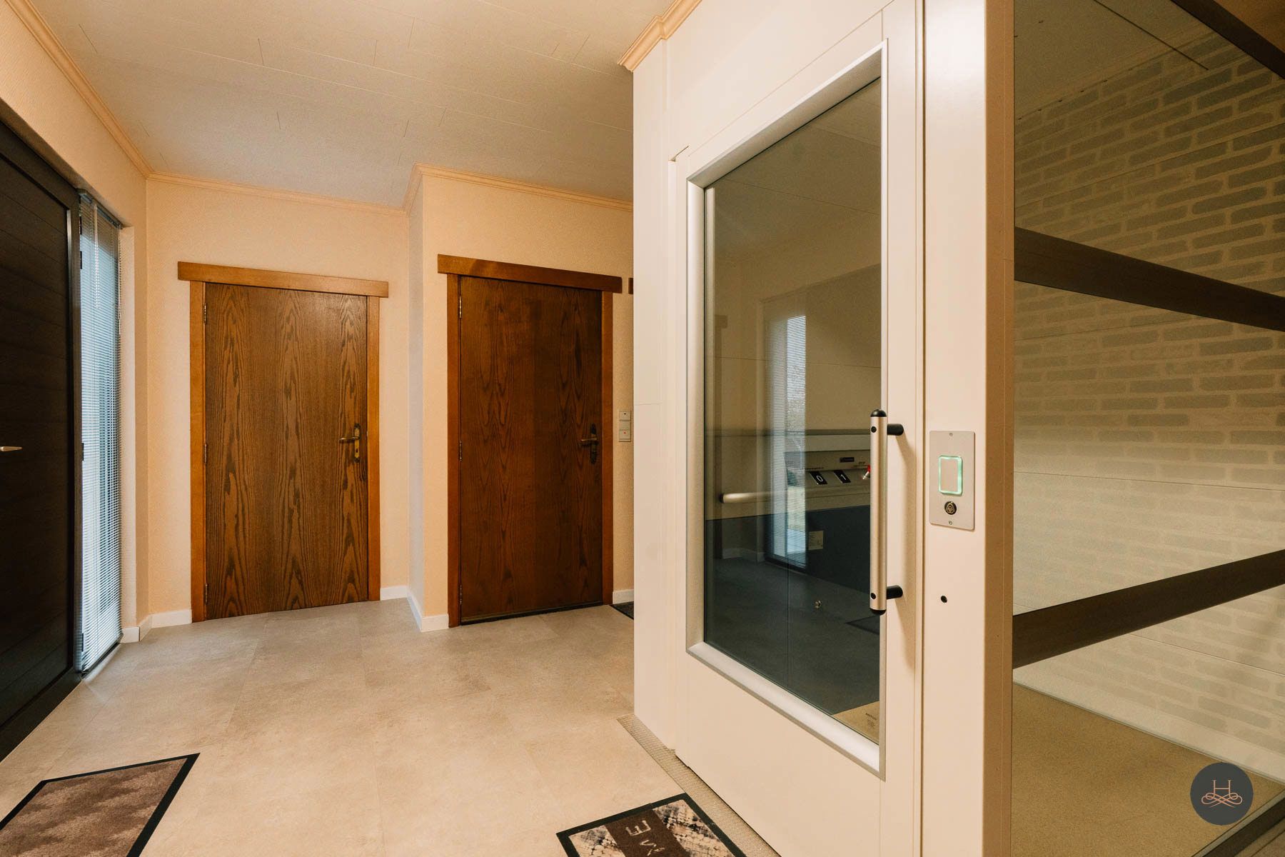 Ruime energiezuinige gezinswoning met veel parkeerplaatsen foto 6