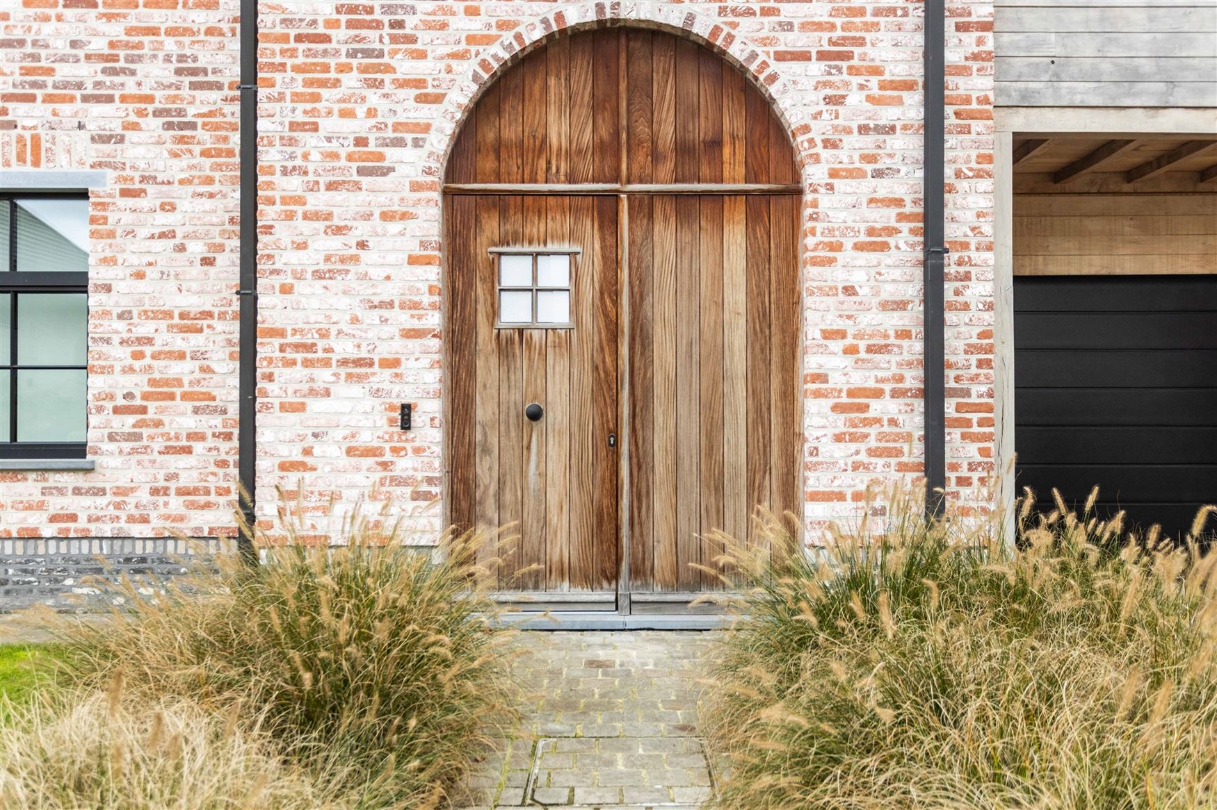Instapklare BEN-woning in pastoriestijl met Zuidwest georiënteerde tuin te Zomergem. foto 3