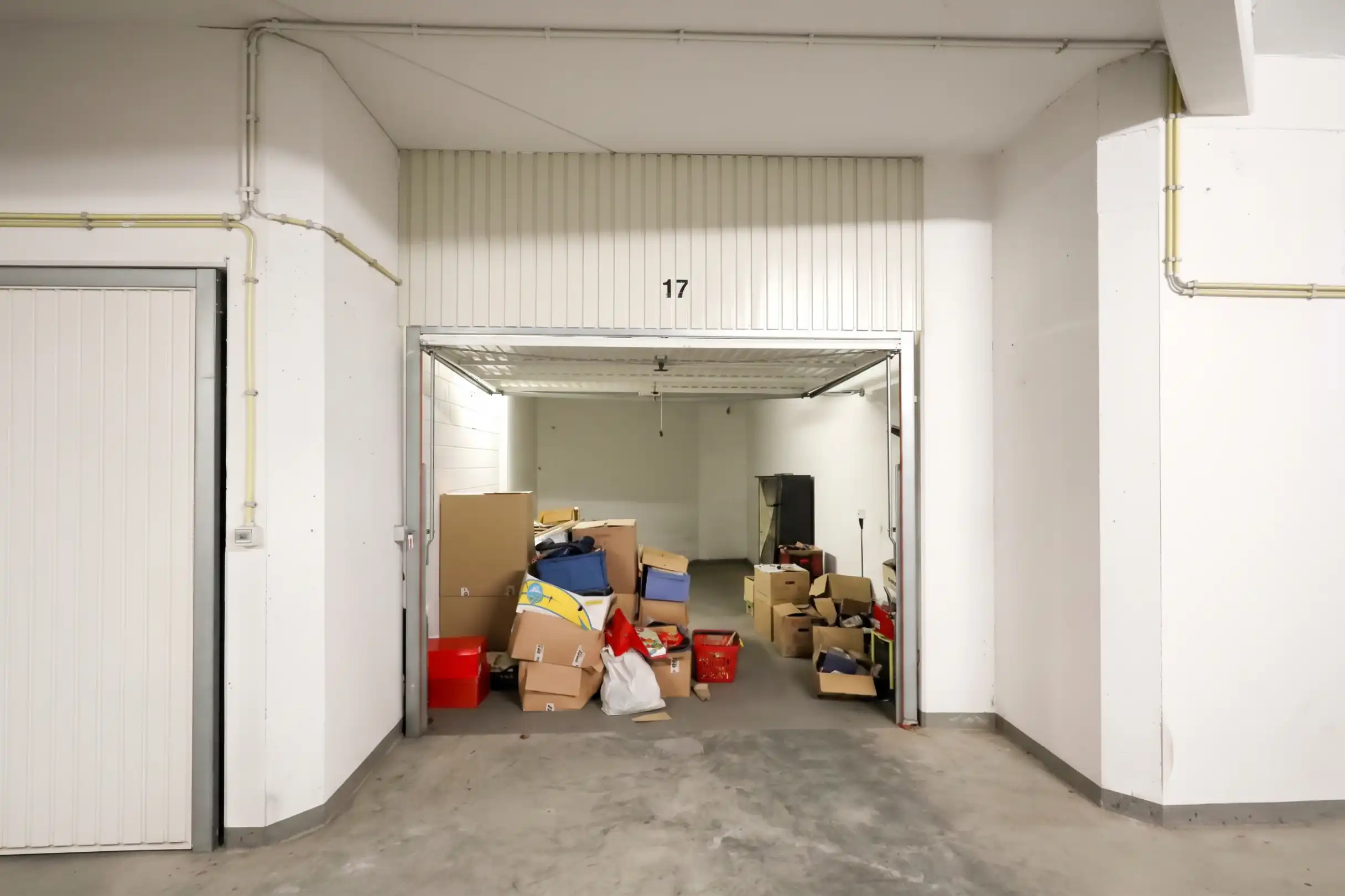 Ruime garage in Residentie Eden Garden foto 3