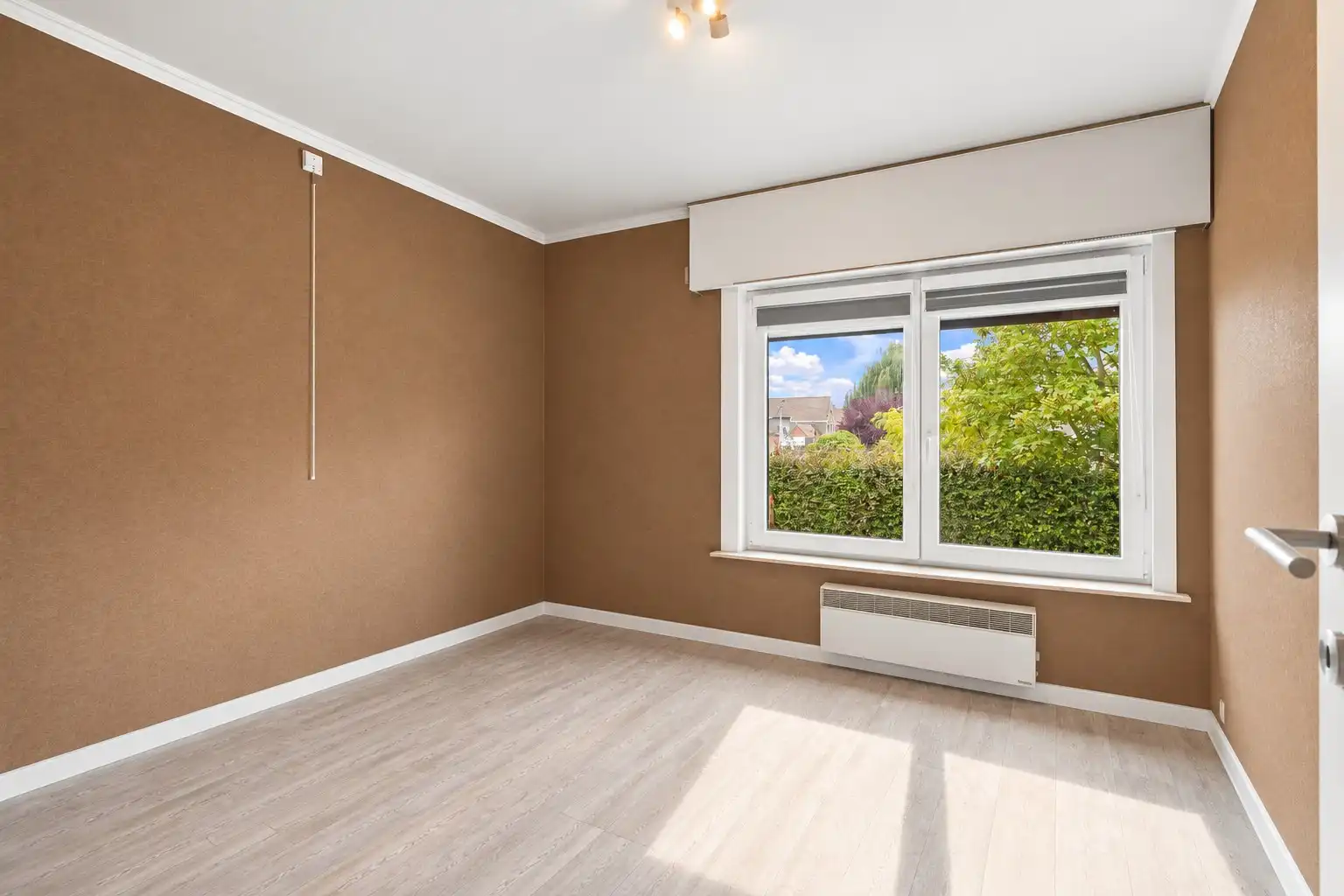 Te renoveren halfopen bebouwing met 3 slaapkamers, zolder en ruime tuin te Waardamme! foto 12