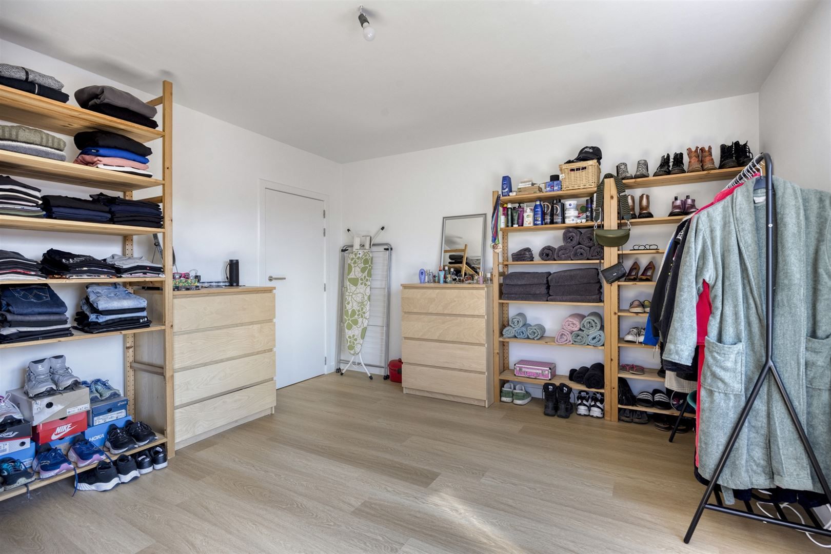 TE KOOP : Gerenoveerde eengezinswoning met 3 slaapkamers! foto 15