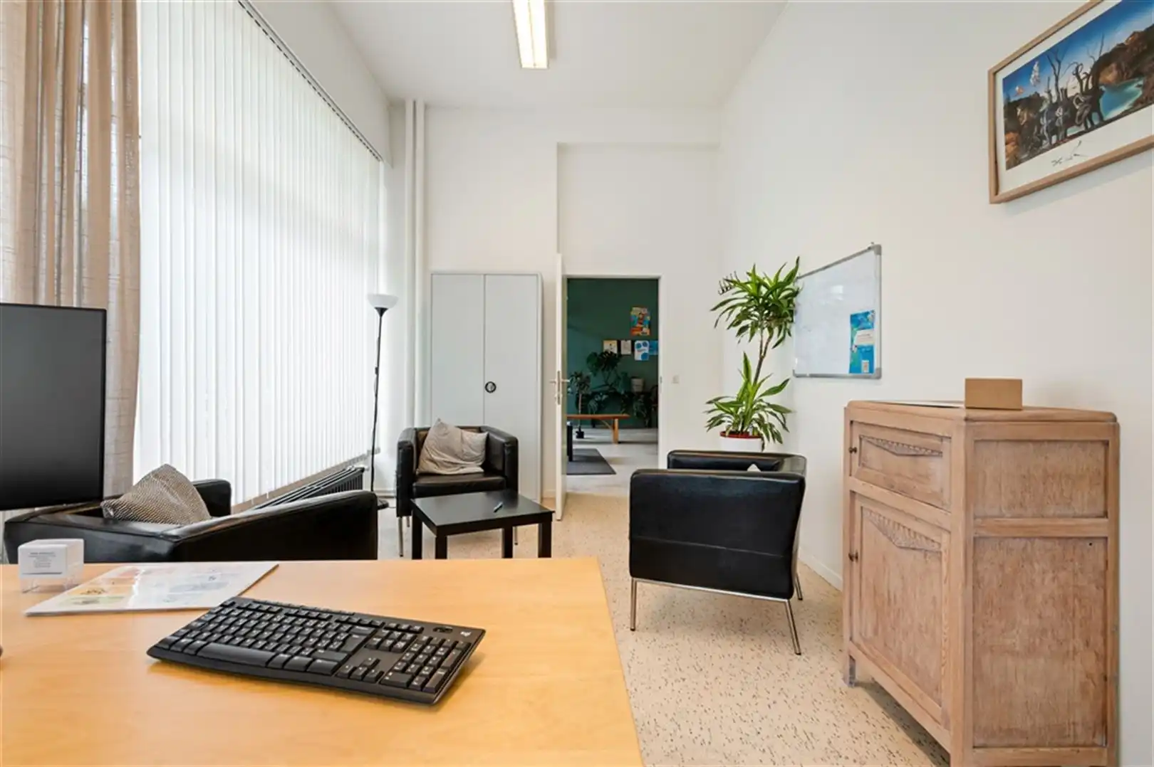 Gelijkvloers hoekkantoor te koop op topliggingop 't Zuid foto 24