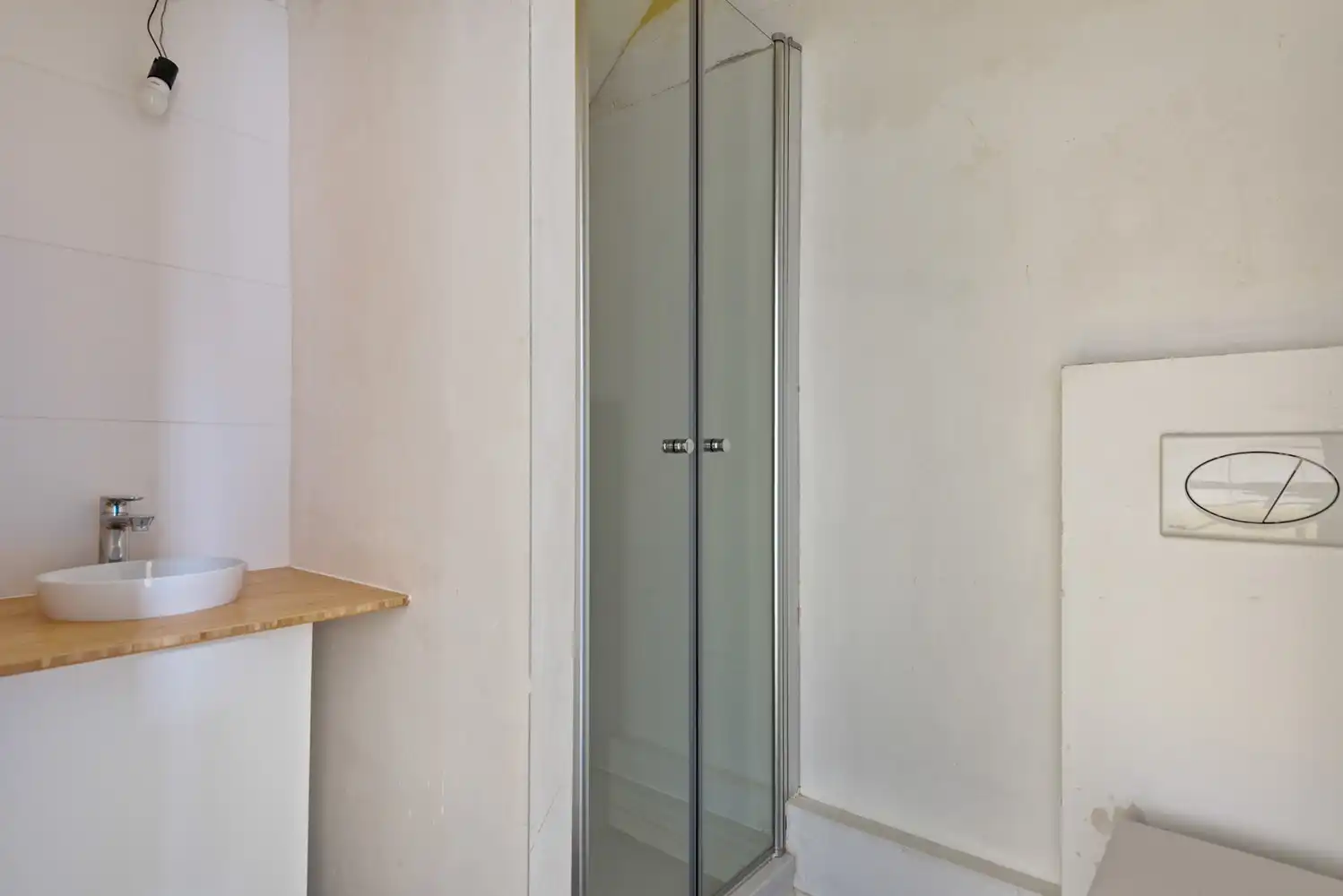 Charmant, gerenoveerd huis met 4 slaapkamers, 2 badkamers en gezellige tuin in Wijnegem! foto 13