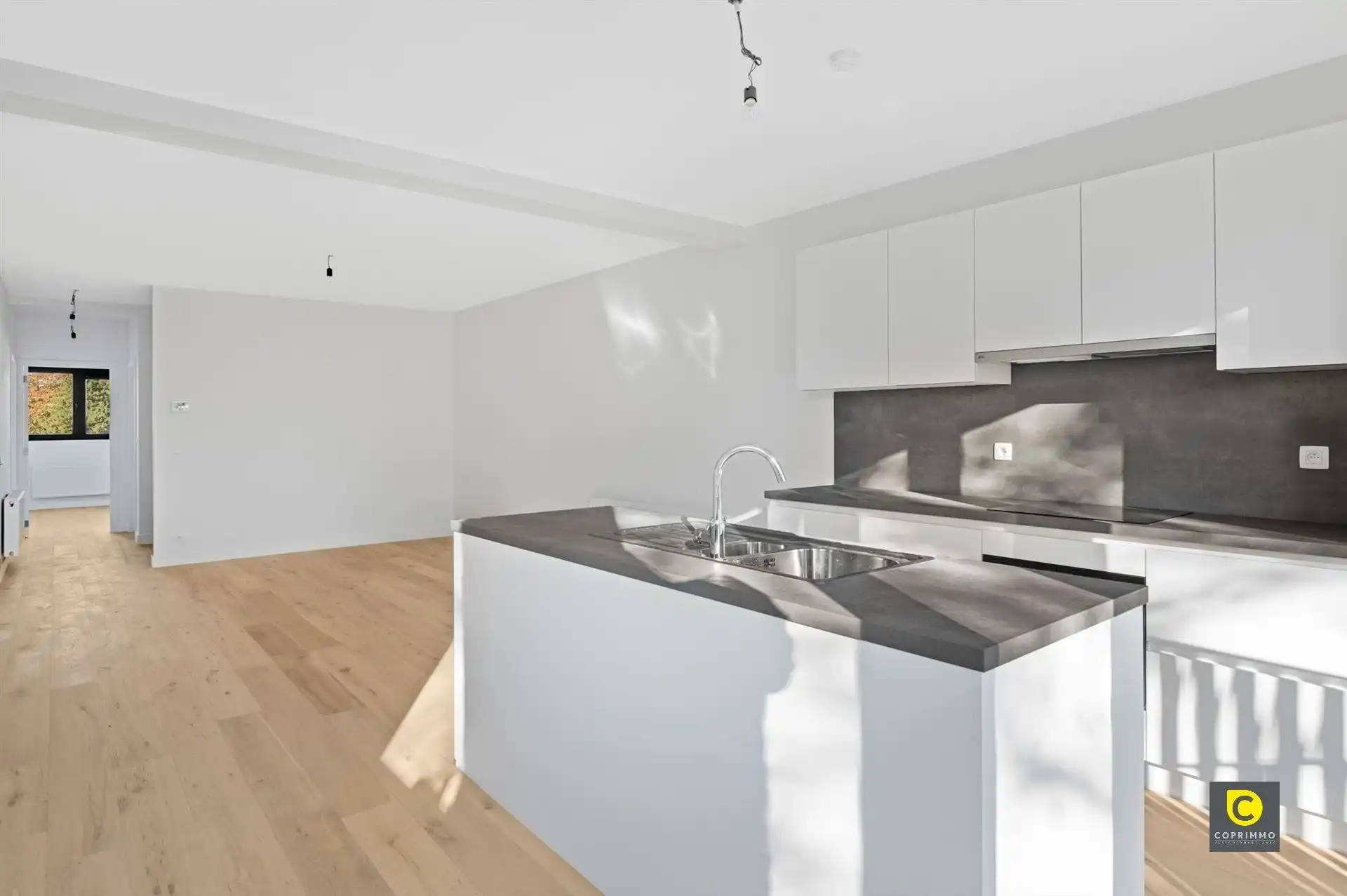 Ruim gerenoveerd 2 spp appartement foto 3