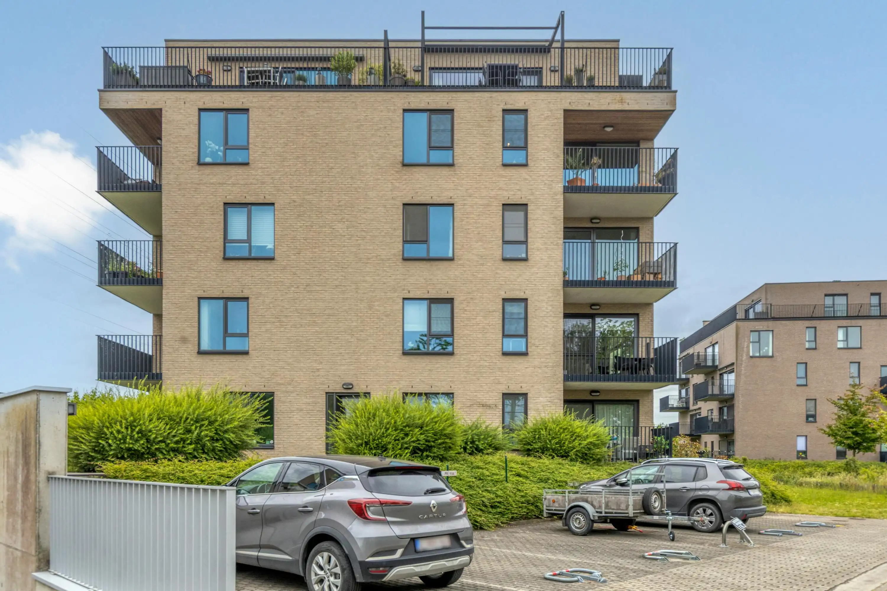 Instapklaar, recent appartement met zonnig terras en staanplaats te Wondelgem foto 3
