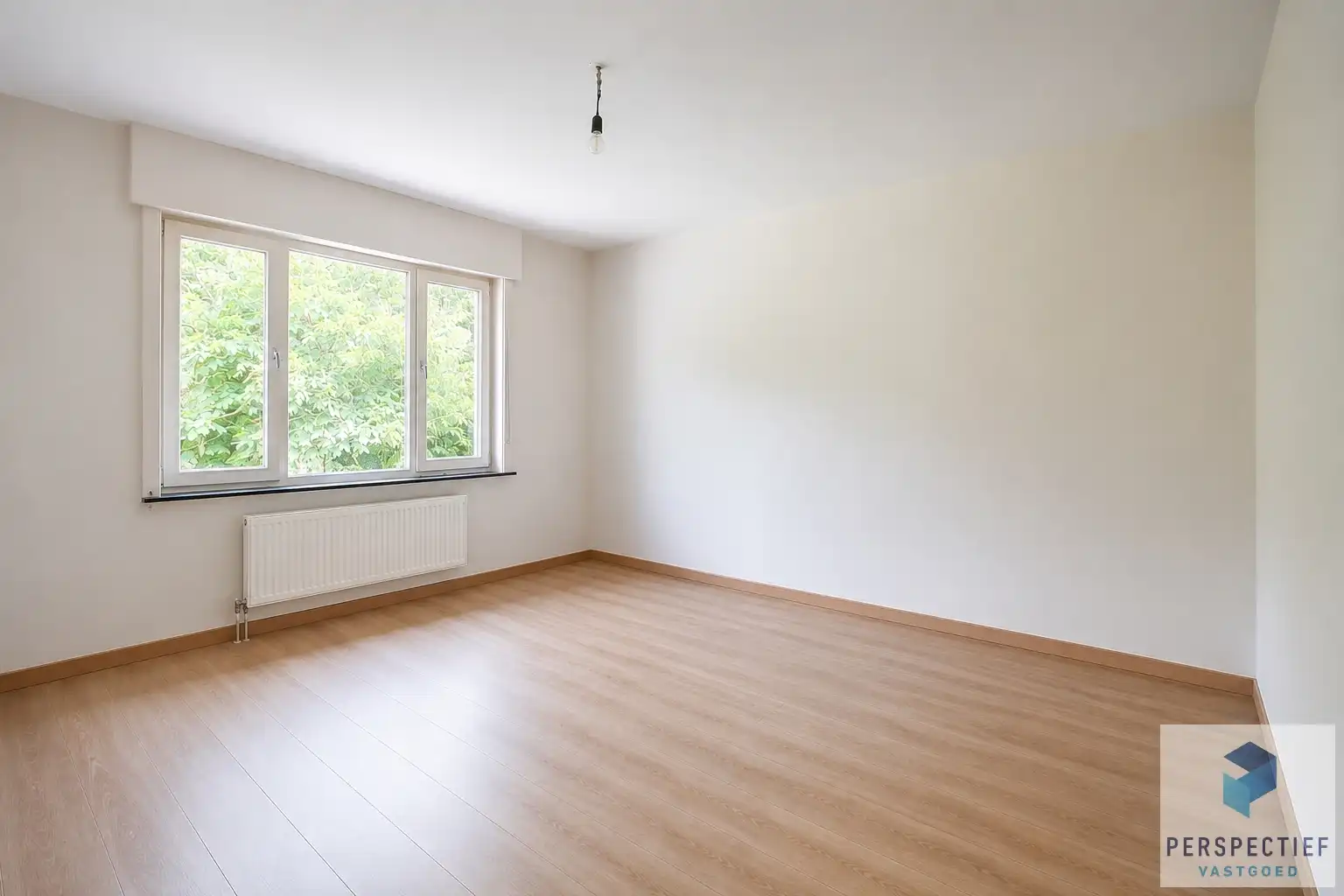 RUIME LICHTRIJKE WONING met 4 SLPKS, GARAGE en grote TUIN foto 17