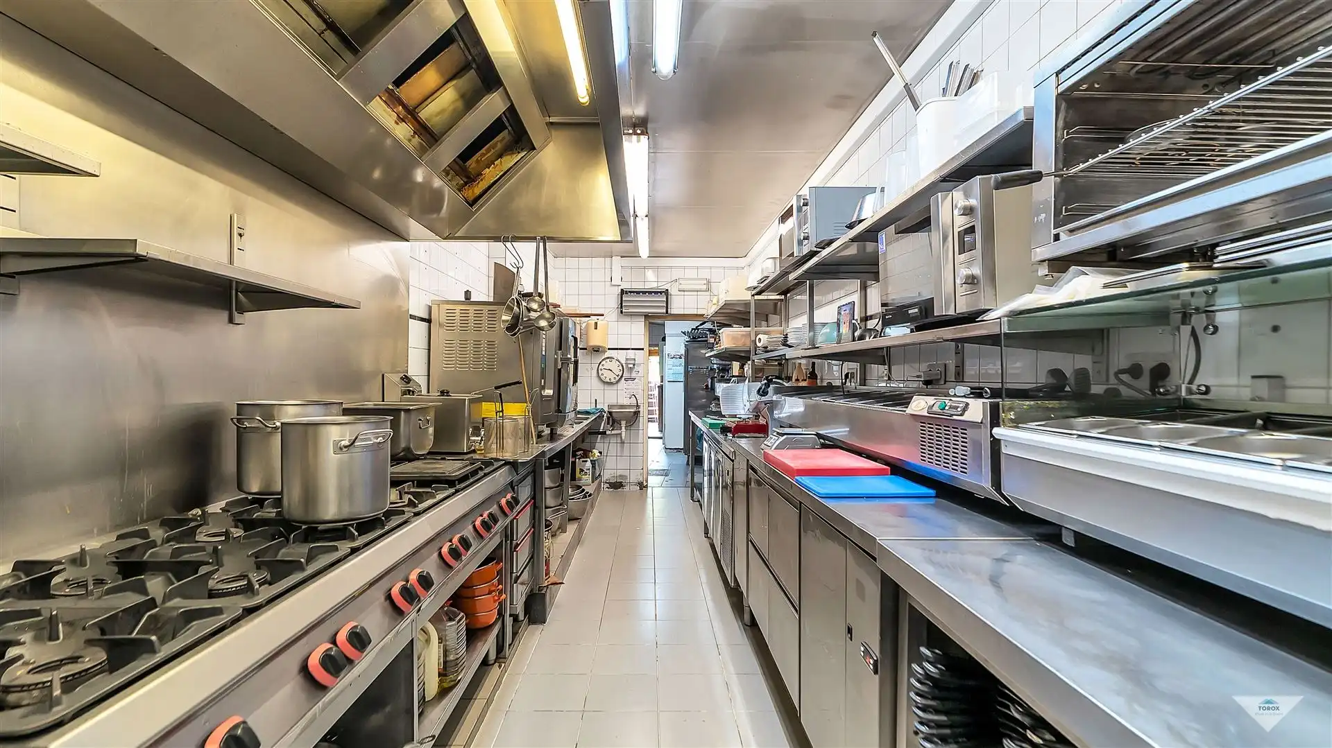 Commercieel handelspand met instapklaar restaurant te huur foto 12