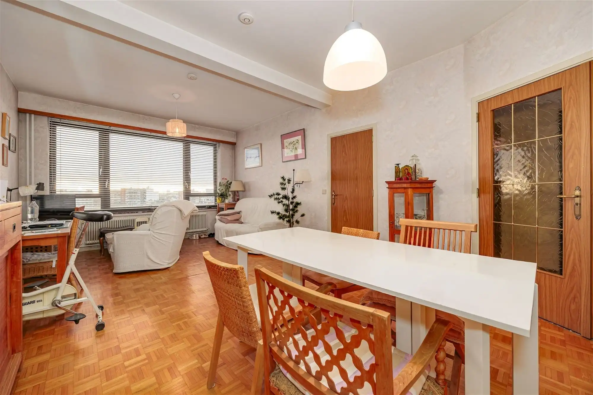 Appartement met 2 slaapkamers en terras. Parking mogelijk. foto 6