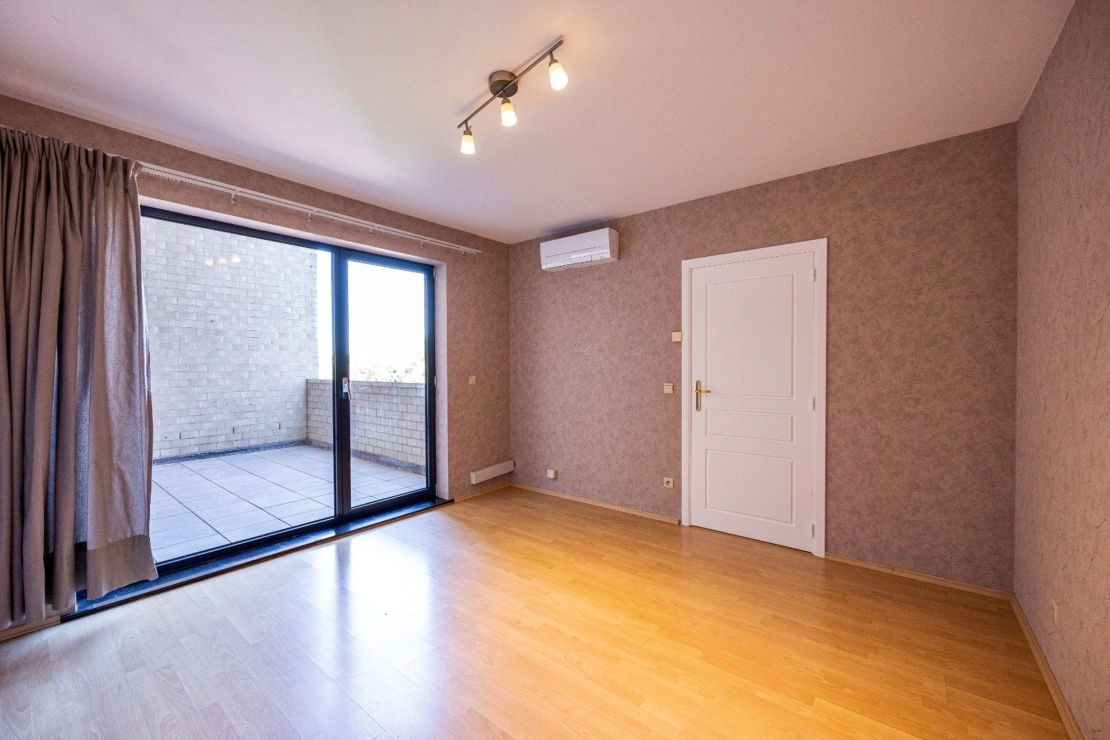 Instapklaar en energiezuinig appartement met 2 slpk te Buizingen. foto 10