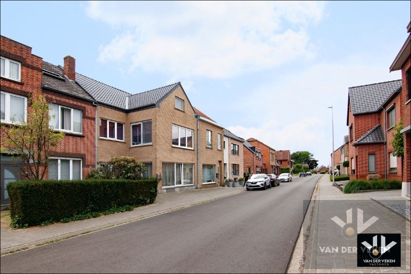 Instapklaar gelijkvloers appartement met ruime tuin te Tuilt foto 2