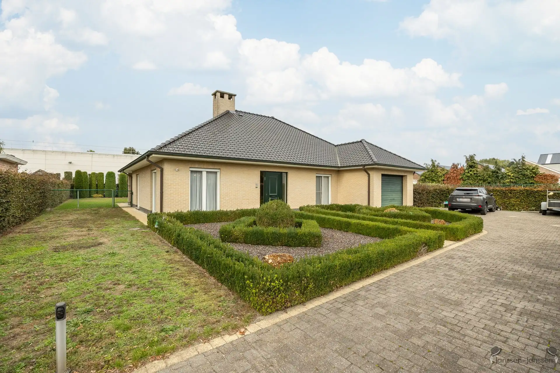 Rustig gelegen bungalow op 1600m² terrein  foto {{pictureIndex}}