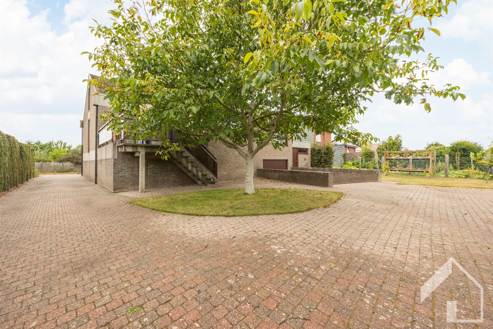 Verzorgde vrijstaande woning nabij centrum van Broechem  foto 2