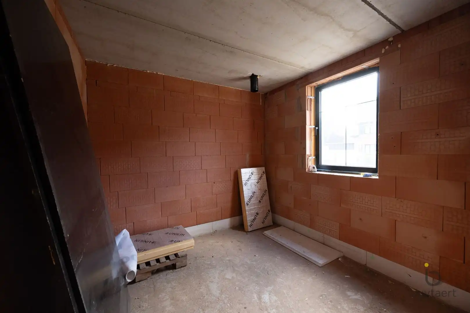 Tijdloze halfopen nieuwbouwwoning BEN-woning, bel-étage, ideaal woon-werk of voor zorgwoning. foto 9