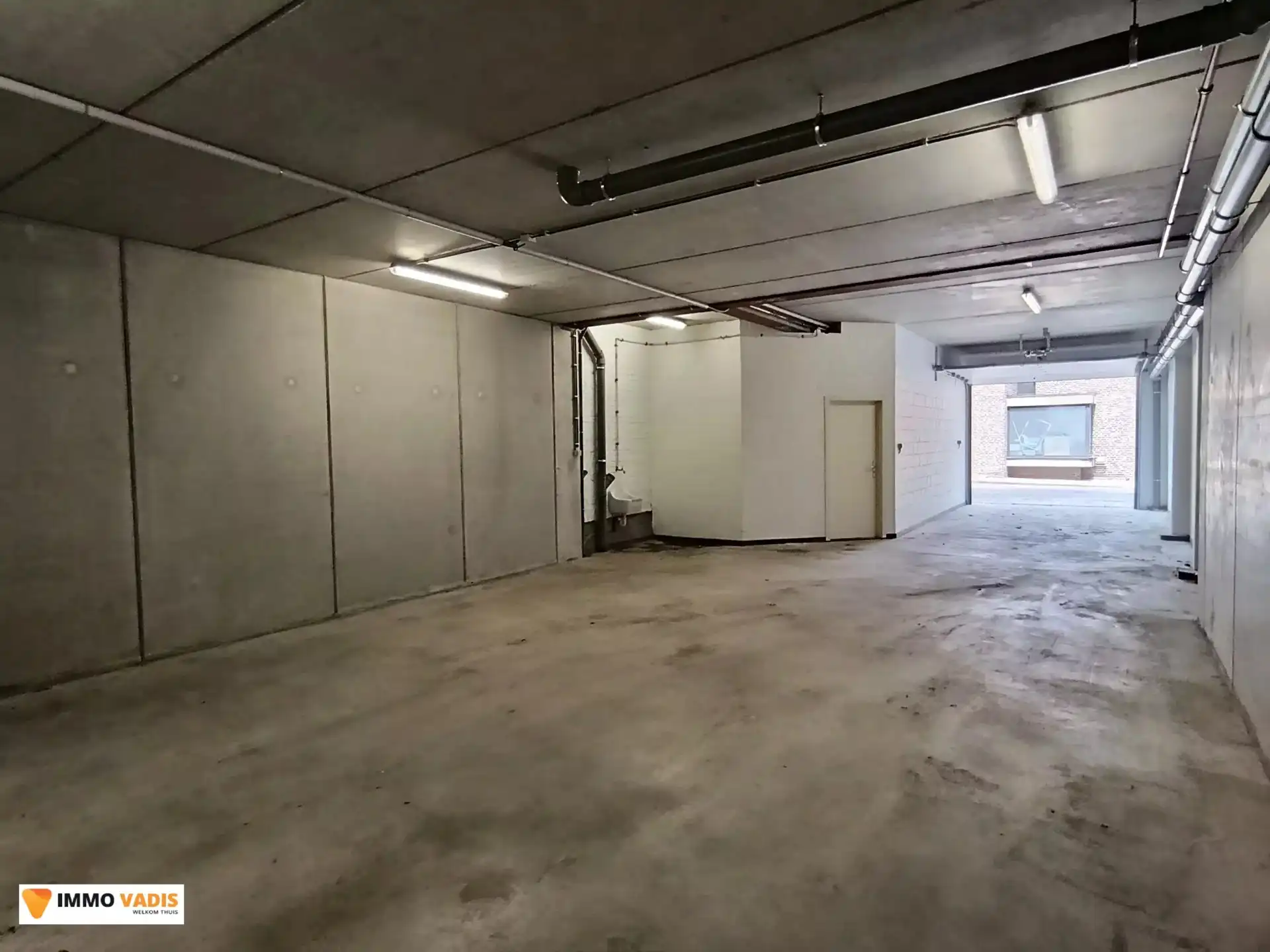ruime garage/ stockageruimte foto 5