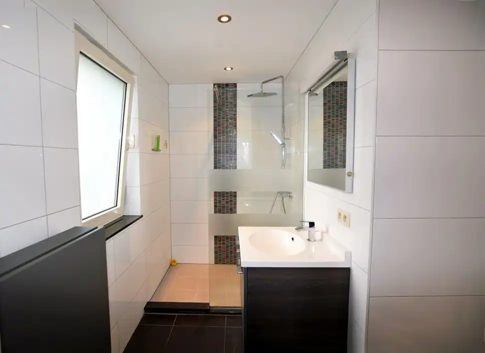 Modern appartement met 2 slpks, balkon en parking.  foto 8