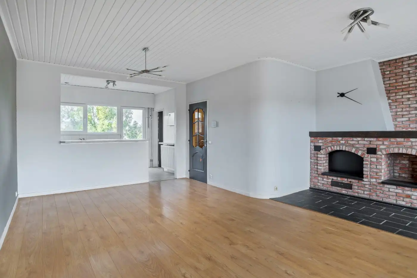 Ruime, instapklare bel-etagewoning met 3 slpk., inpandige garage en tuin foto 3
