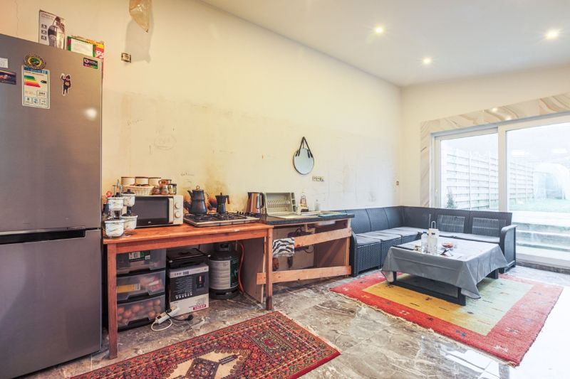 Halfopen woning met 4 slaapkamers en tuin (energielabel D), zij-uitweg voor fietsen... foto 8