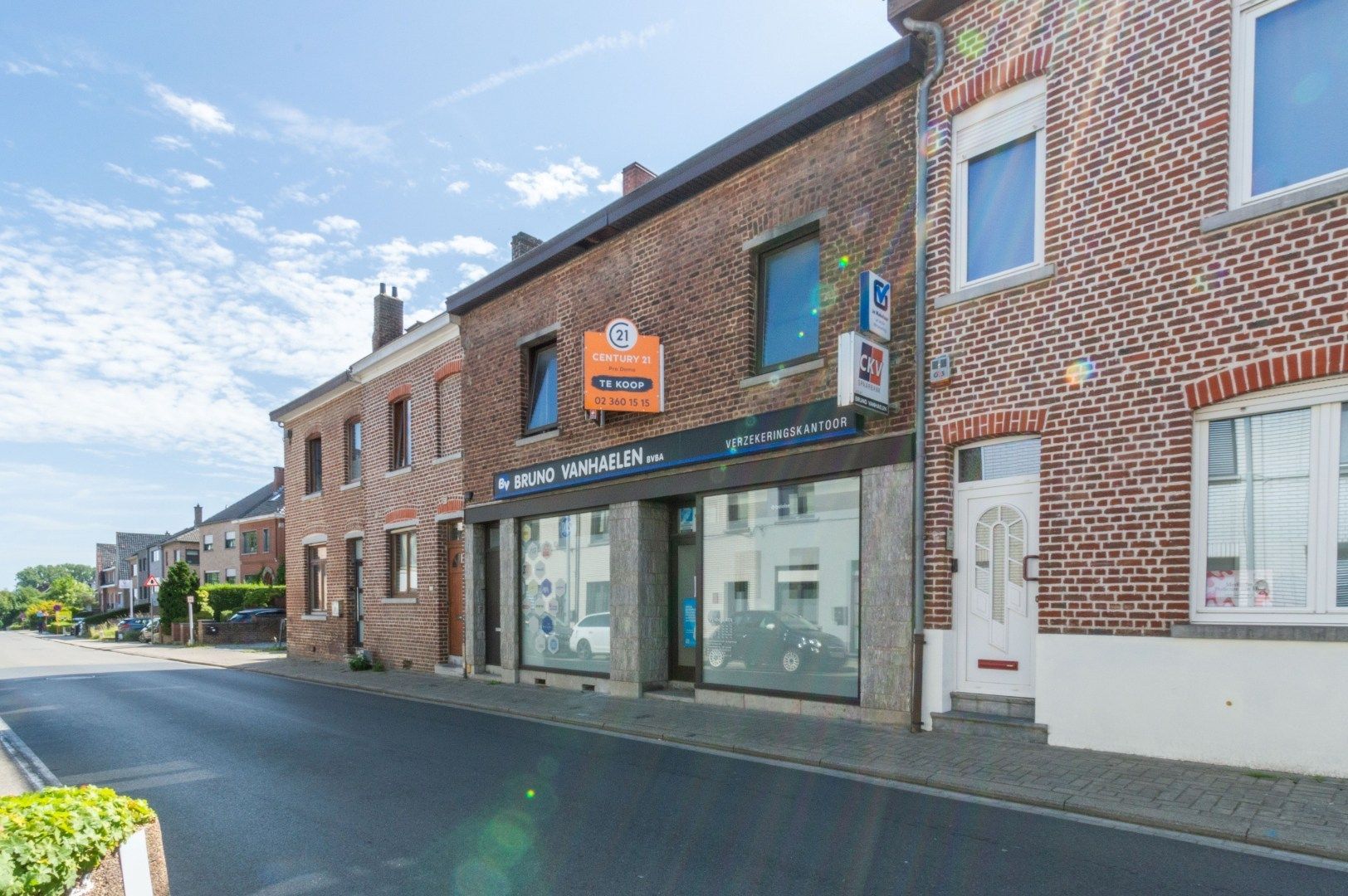 RUIME KANTOOR/HANDELS PAND + WOONST ! foto {{pictureIndex}}