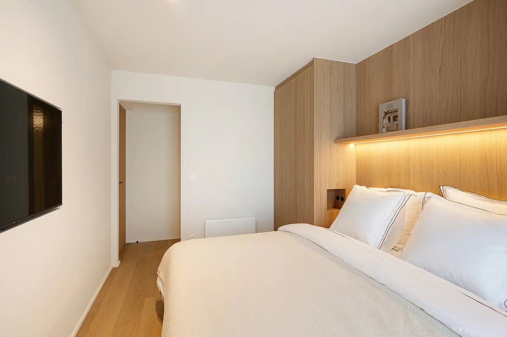Gerenoveerd 3-slaapkamerappartement met frontaal zeezicht. foto 17
