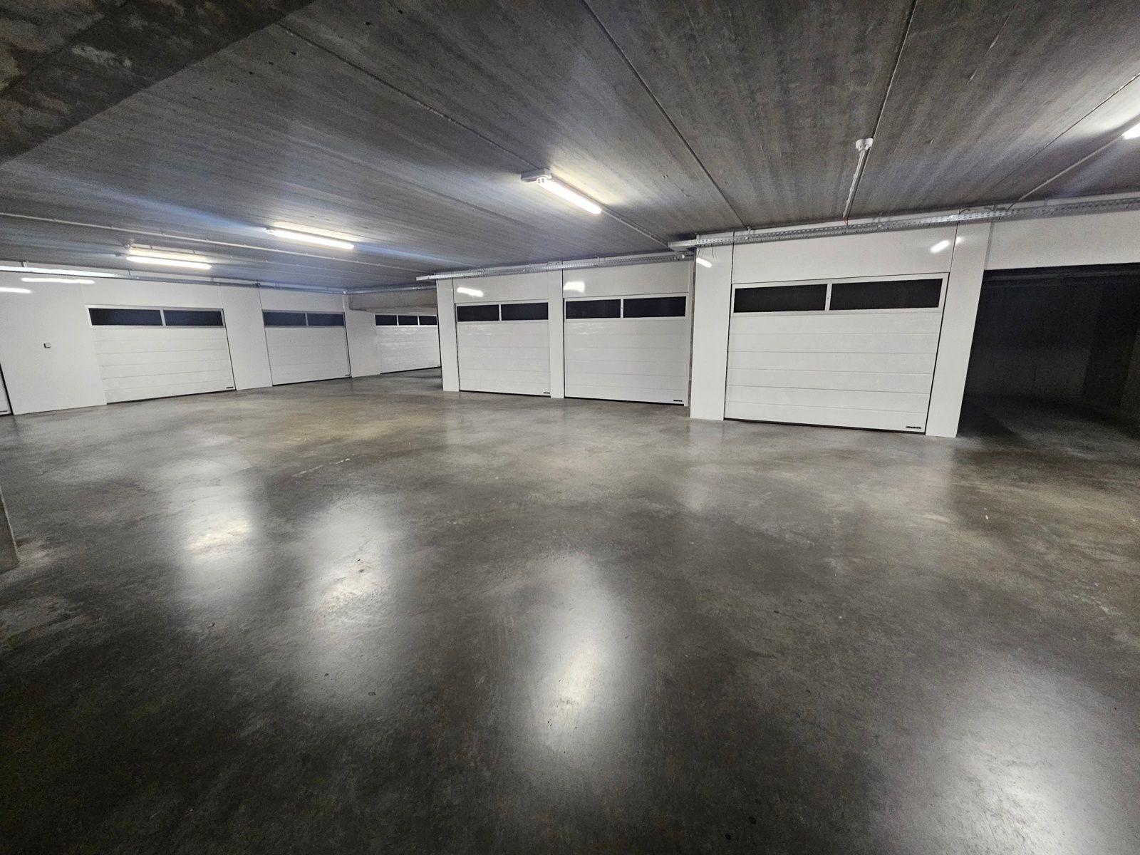 Instapklaar appartement met grote garage !! foto 12