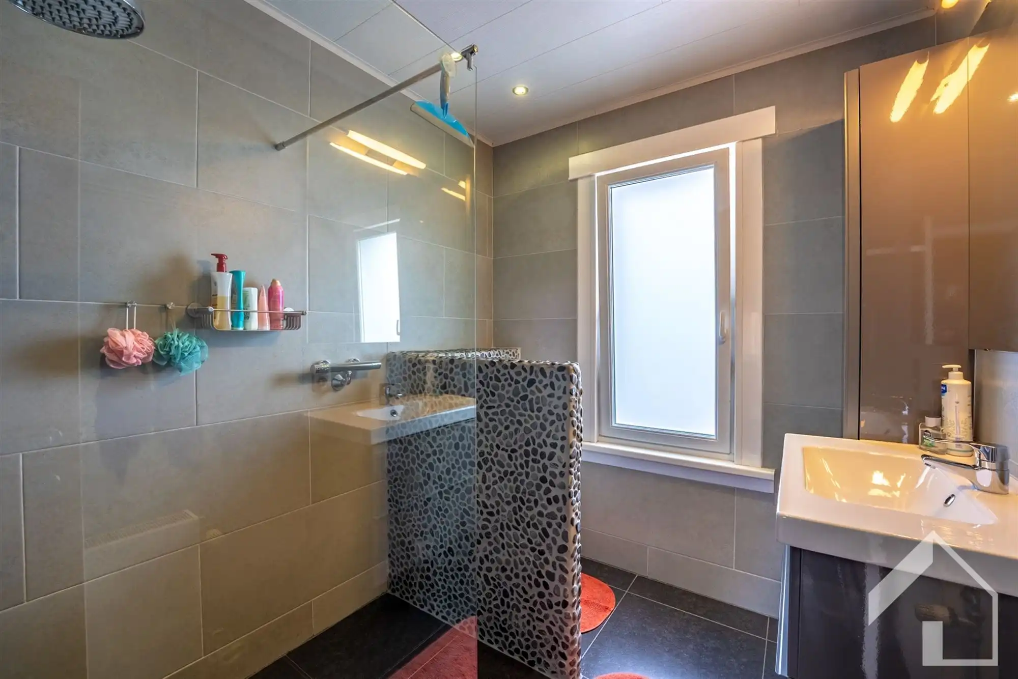 Instapklare gezinswoning met 3 slaapkamers, garage en tuin in rustige enkelrichtingsstraat te Deurne foto 18