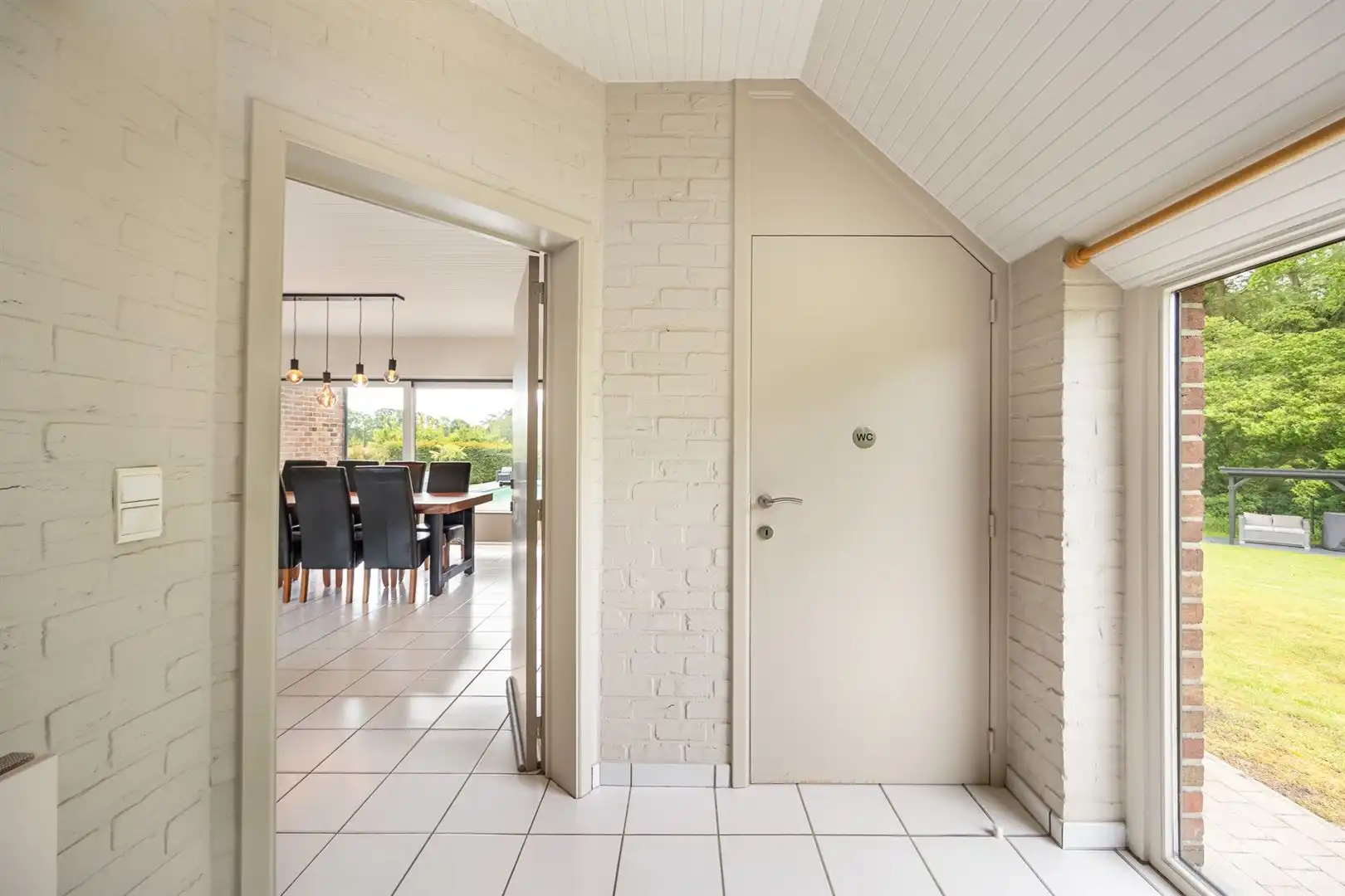 Woning met burelen, opslagruimte en een prachtige tuin! foto 11