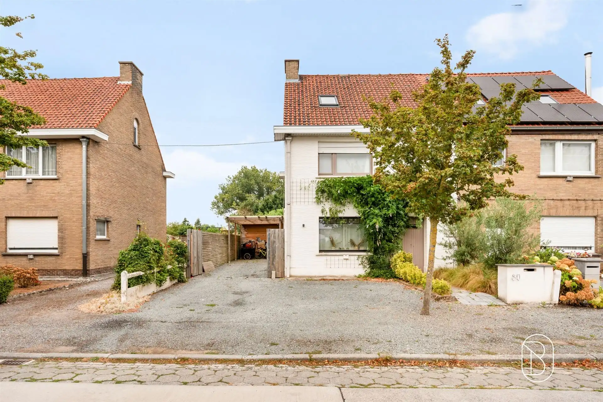 Mooi gerenoveerde woning te Beveren-Leie met 4 kamers foto 2