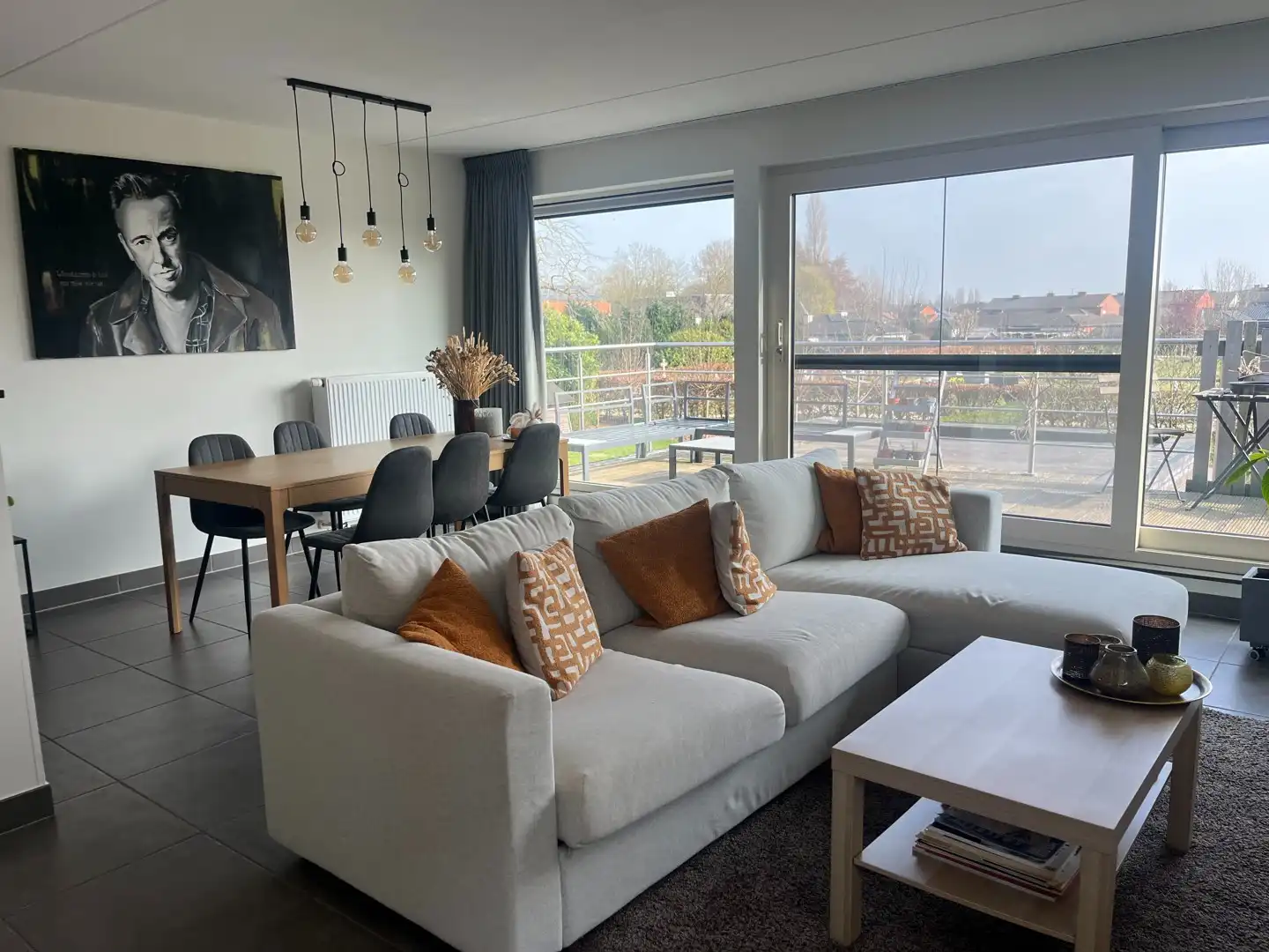 Ruim appartement op de eerste verdieping. foto 2