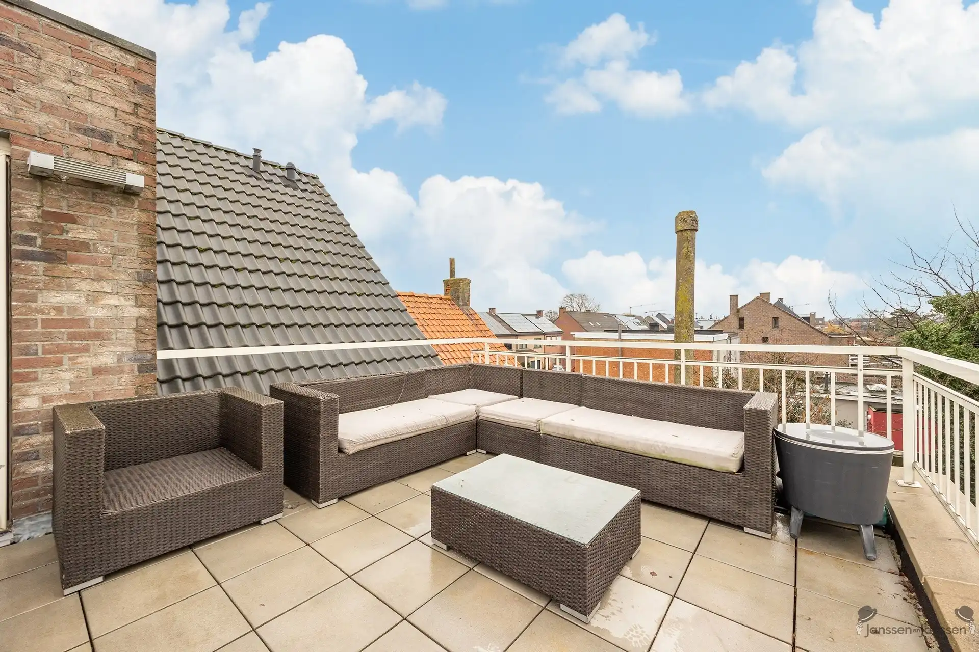 Appartement met uitzonderlijk ruim terras (36 m²) en garagebox te Hoevenen foto 12