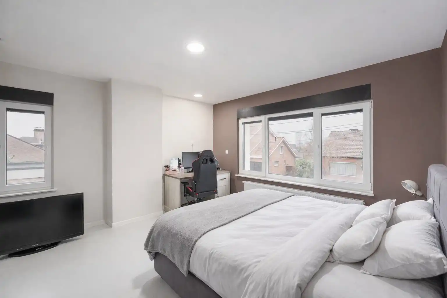 Instapklare, gerenoveerde woning in een rustige buurt met grote zonnige tuin foto 7