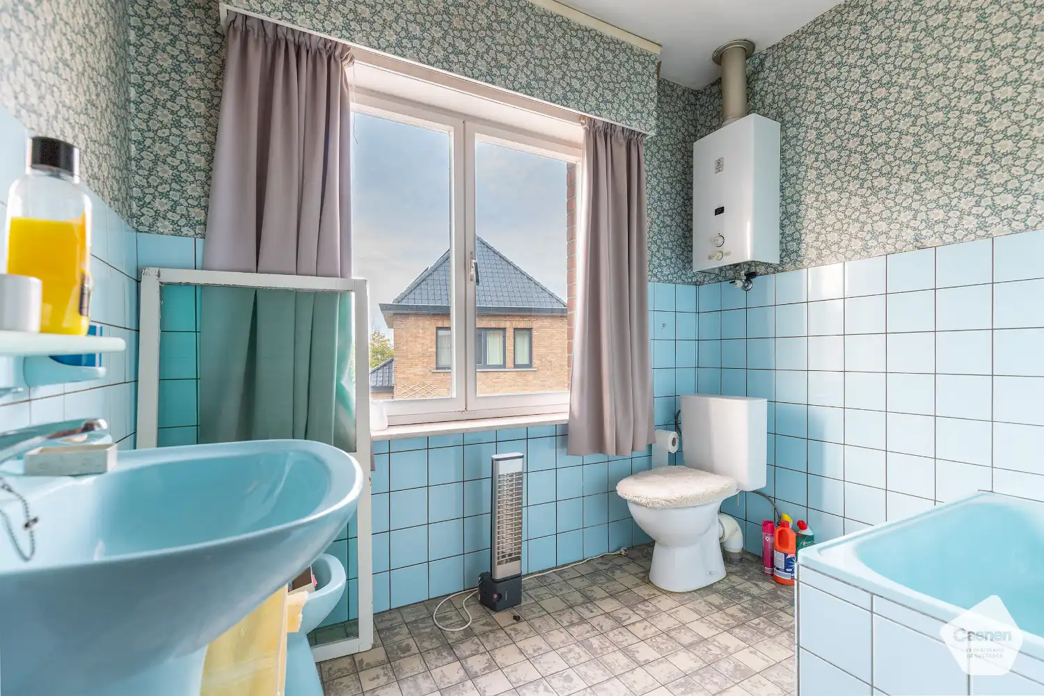 TE RENOVEREN HALF-OPEN WONING MET GARAGE EN 3 SLAAPKAMERS foto 11