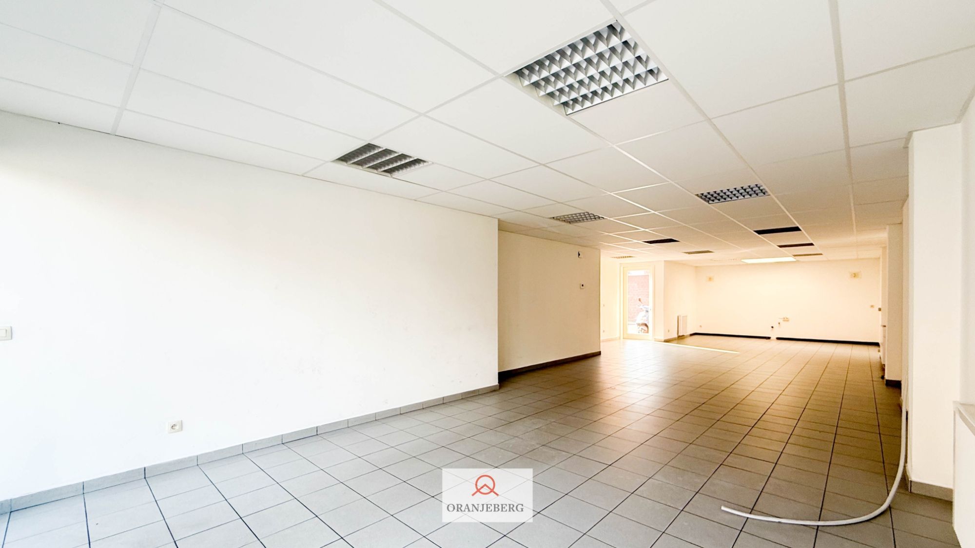 Commerciële ruimte te huren vlakbij Beverenplein Gent foto 4